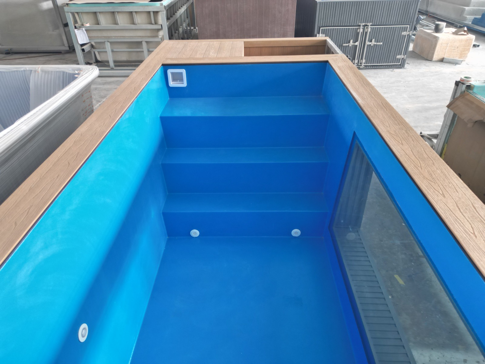 20ft blue fibreglass interior, entry steps and glass-side detail