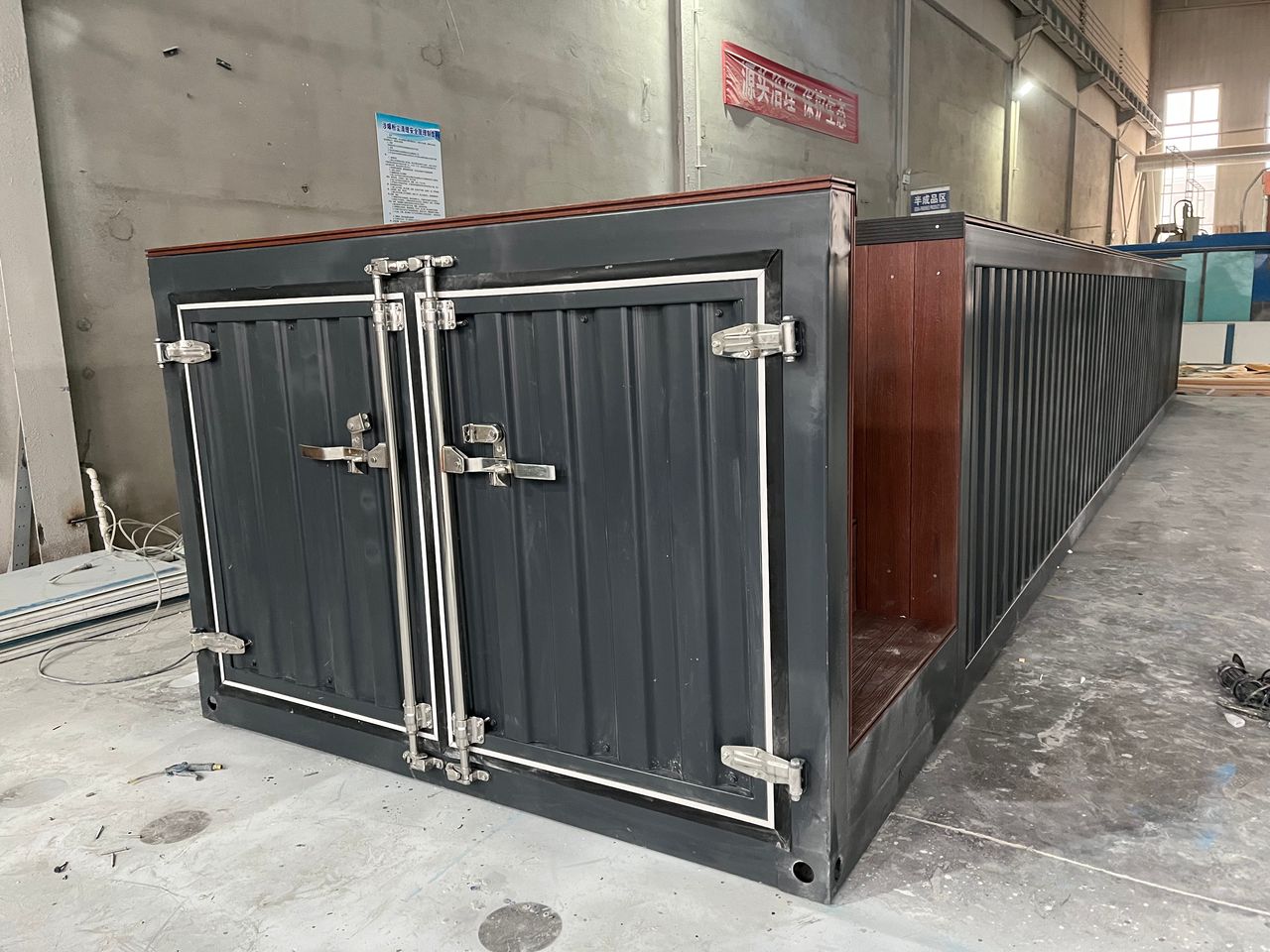 40ft exterior and access doors